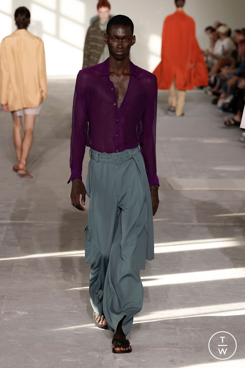Fashion Week Paris Spring/Summer 2024 look 38 from the Dries Van Noten collection 男装