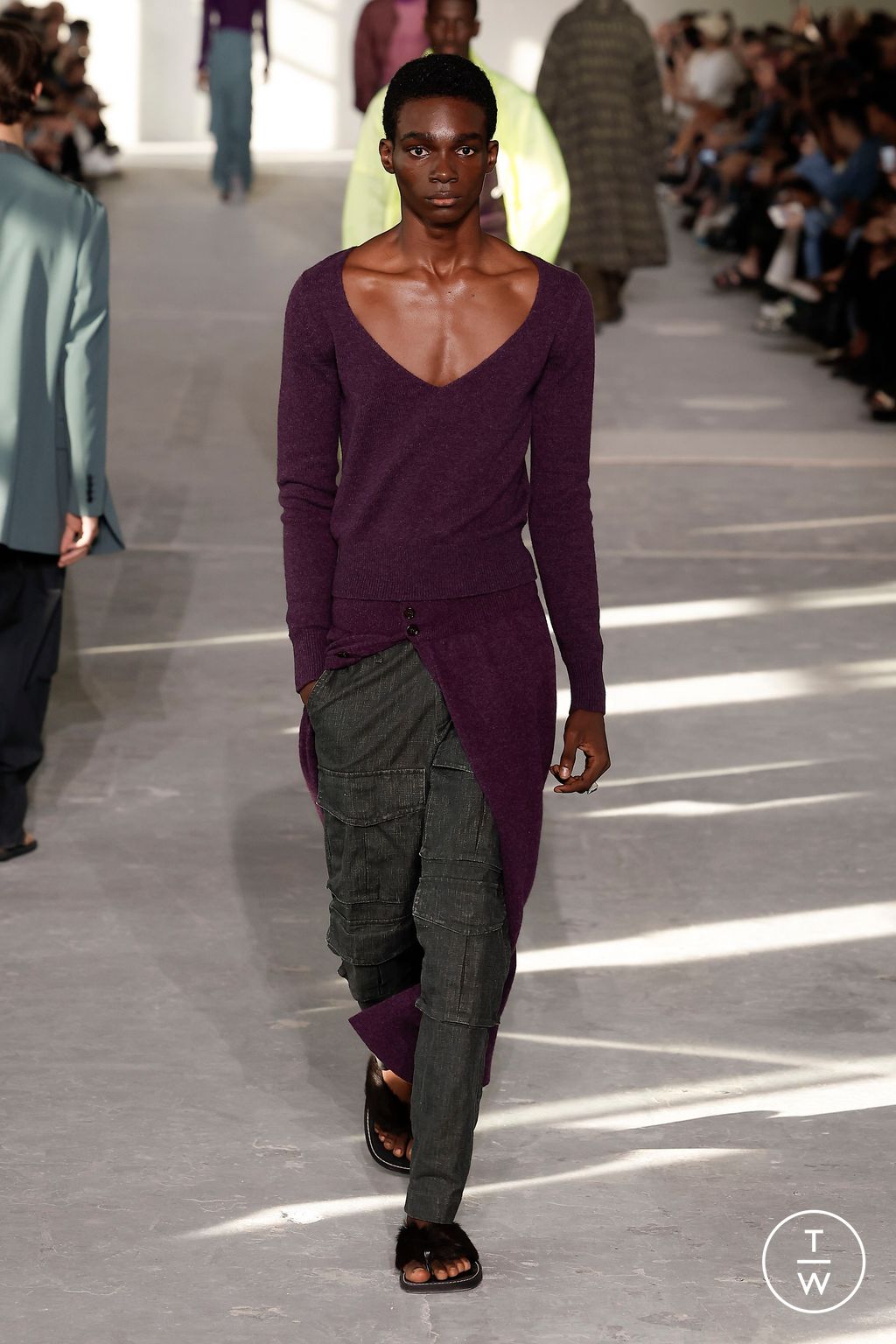 Fashion Week Paris Spring/Summer 2024 look 41 from the Dries Van Noten collection 男装