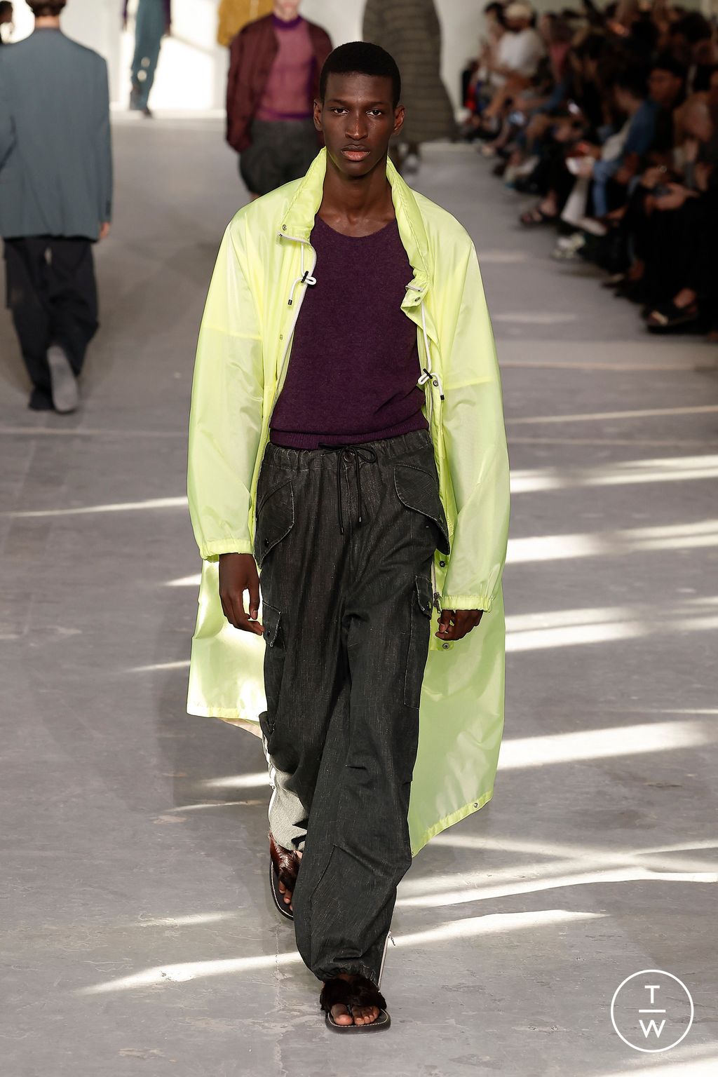 Fashion Week Paris Spring/Summer 2024 look 42 from the Dries Van Noten collection 男装