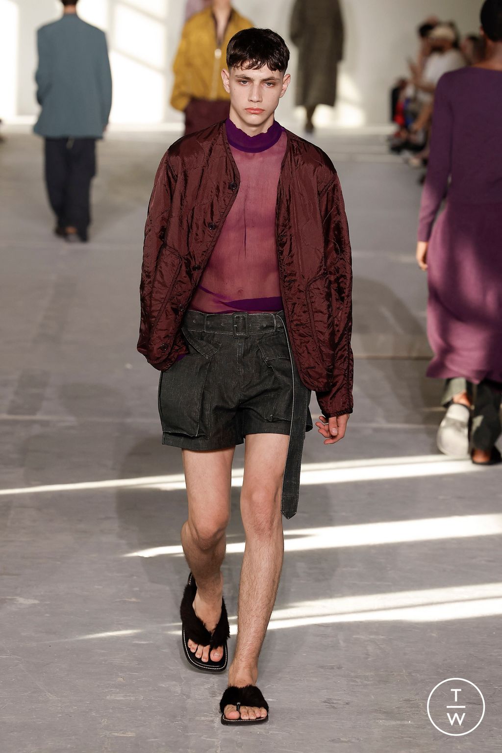 Fashion Week Paris Spring/Summer 2024 look 43 from the Dries Van Noten collection 男装
