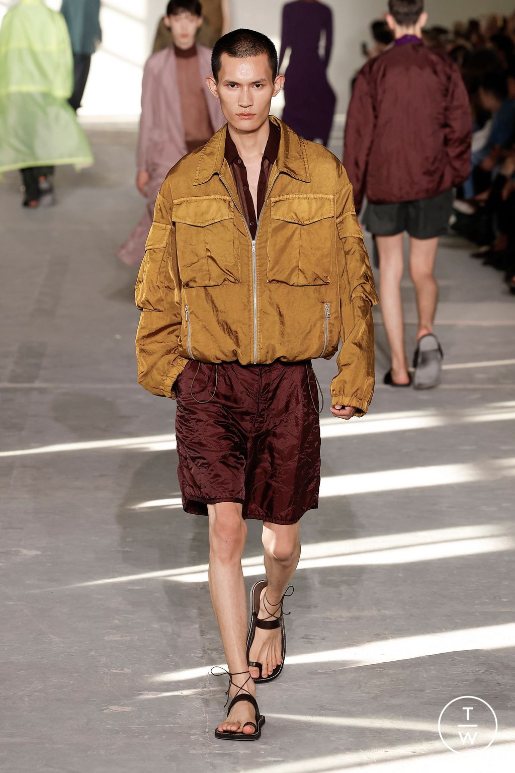 Fashion Week Paris Spring/Summer 2024 look 44 from the Dries Van Noten collection 男装