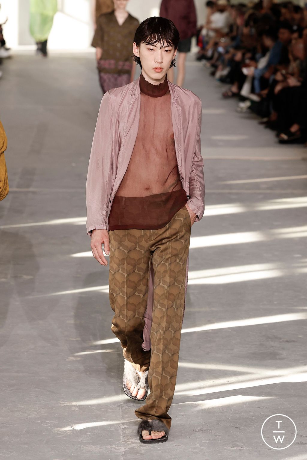 Fashion Week Paris Spring/Summer 2024 look 45 de la collection Dries Van Noten menswear