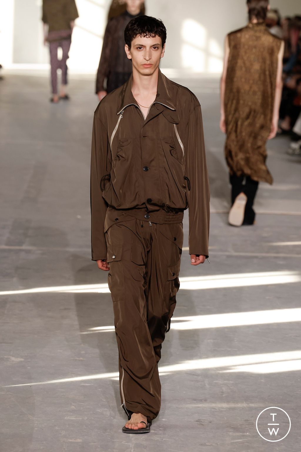 Fashion Week Paris Spring/Summer 2024 look 49 from the Dries Van Noten collection menswear