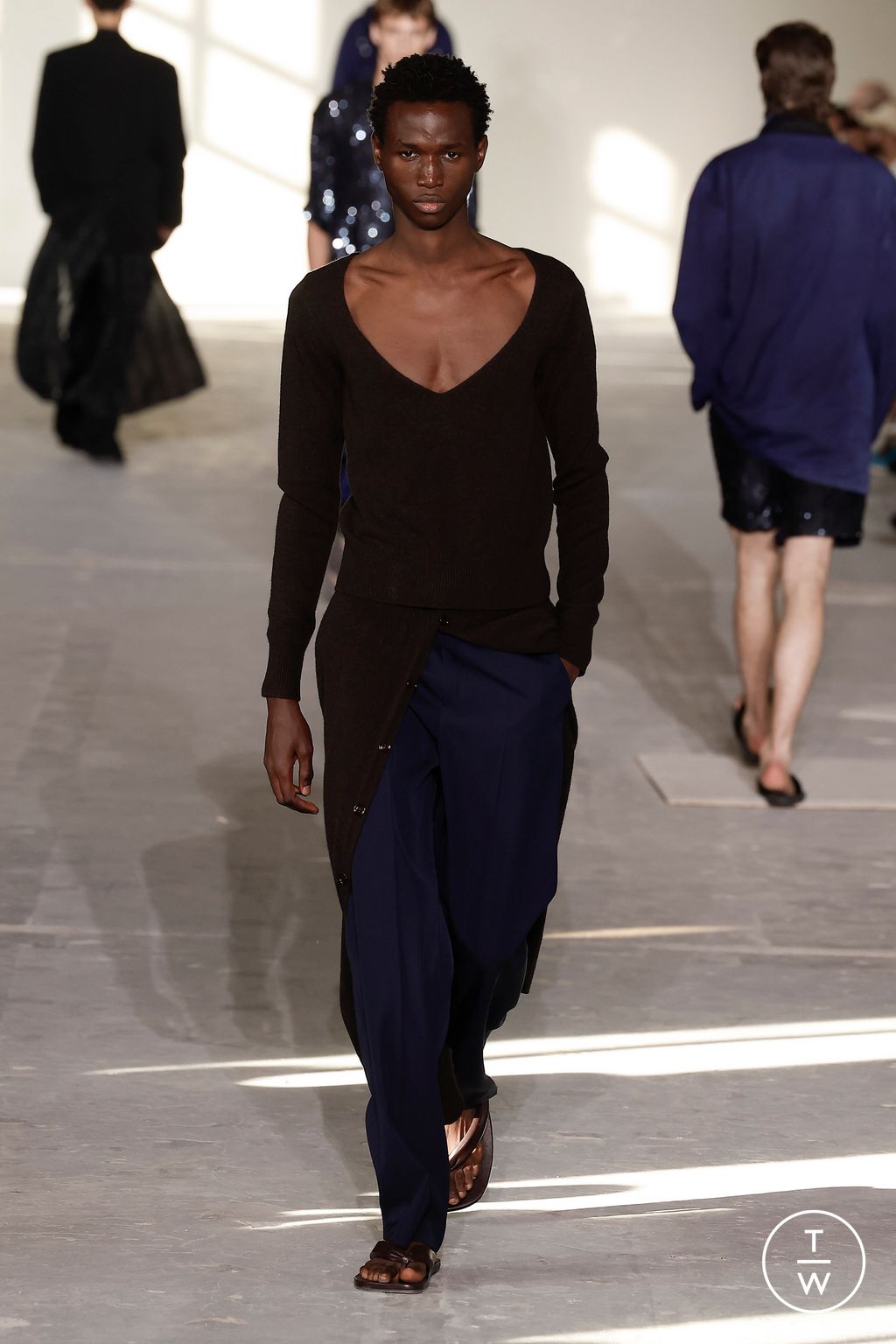 Fashion Week Paris Spring/Summer 2024 look 55 from the Dries Van Noten collection menswear