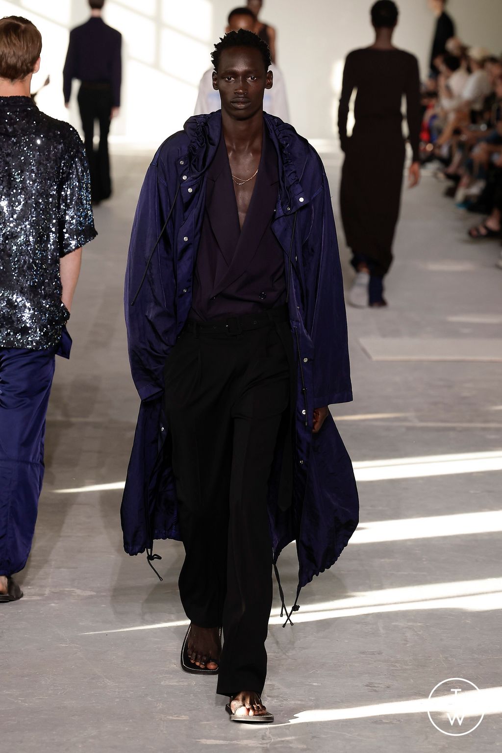 Fashion Week Paris Spring/Summer 2024 look 57 from the Dries Van Noten collection 男装
