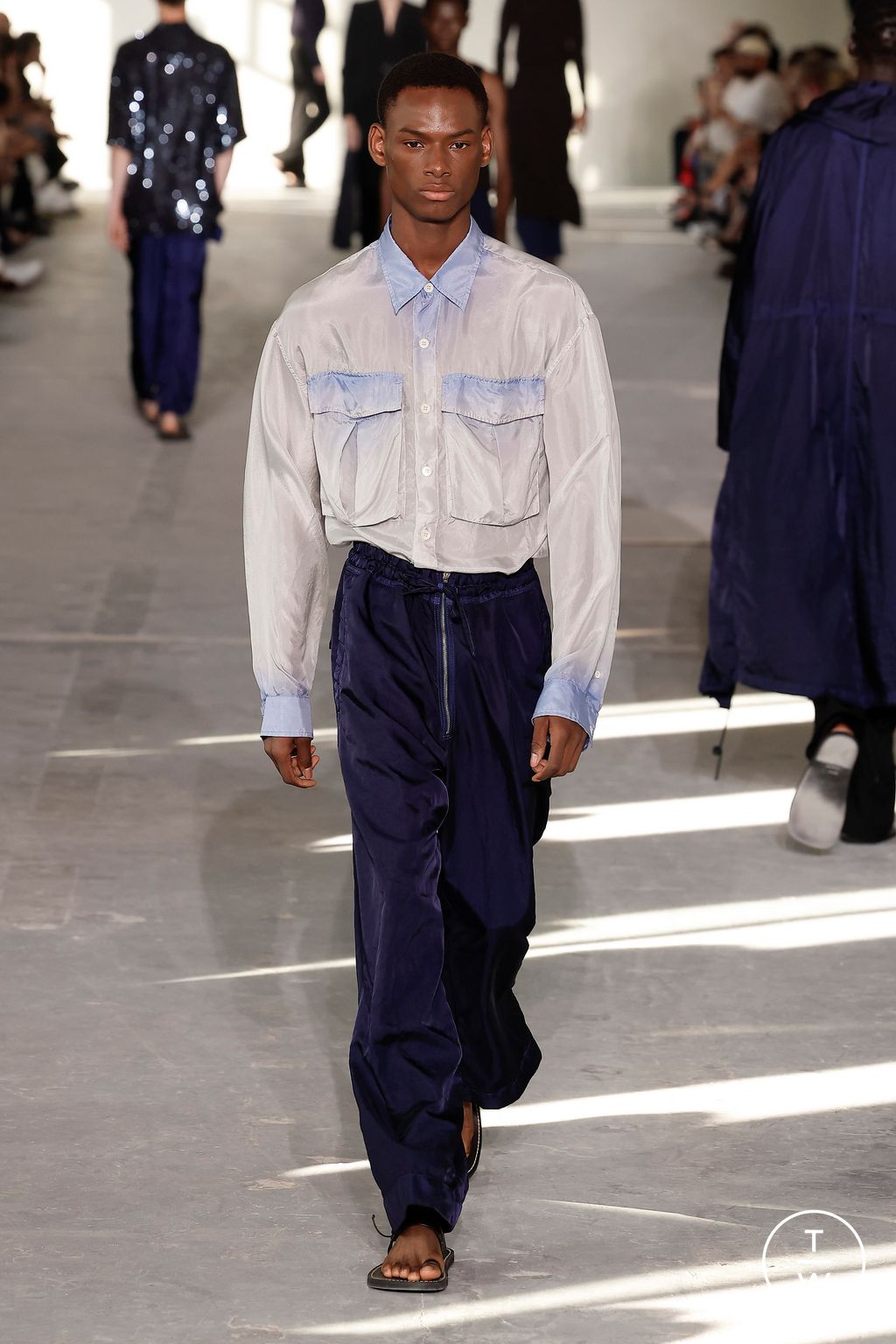 Fashion Week Paris Spring/Summer 2024 look 58 from the Dries Van Noten collection 男装
