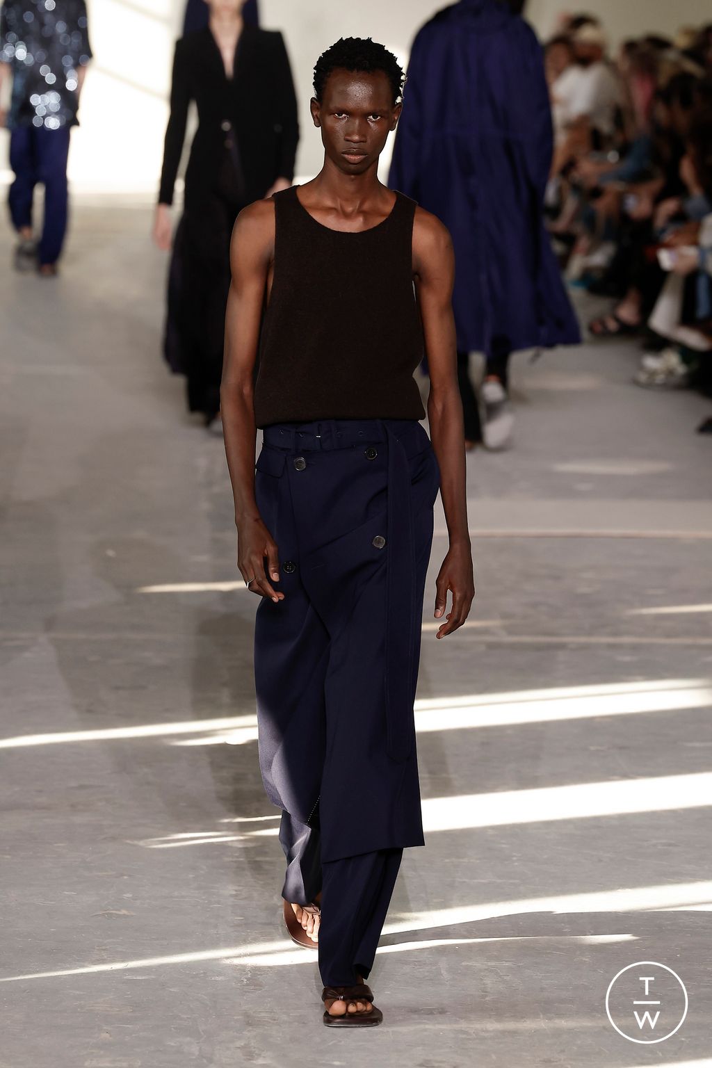Fashion Week Paris Spring/Summer 2024 look 59 from the Dries Van Noten collection 男装