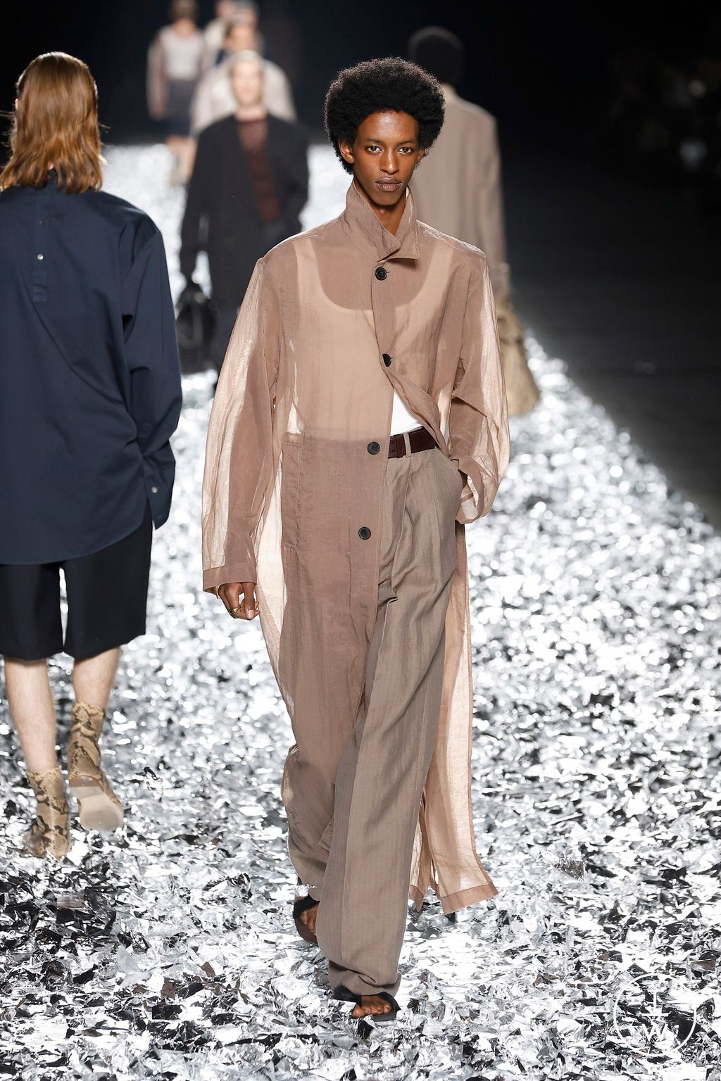 Fashion Week Paris Spring-Summer 2025 look 6 from the Dries Van Noten collection menswear