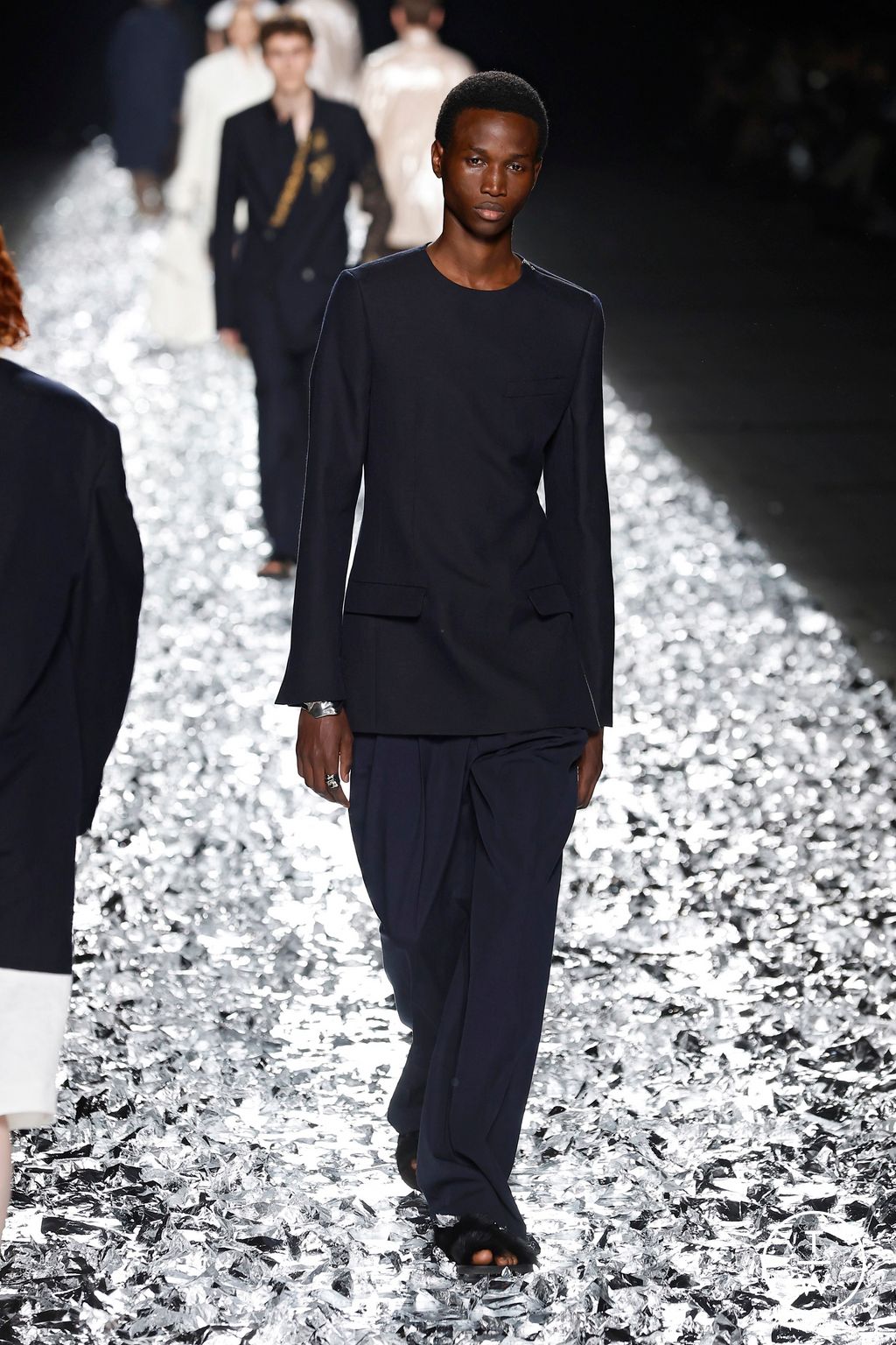 Fashion Week Paris Spring-Summer 2025 look 12 from the Dries Van Noten collection 男装