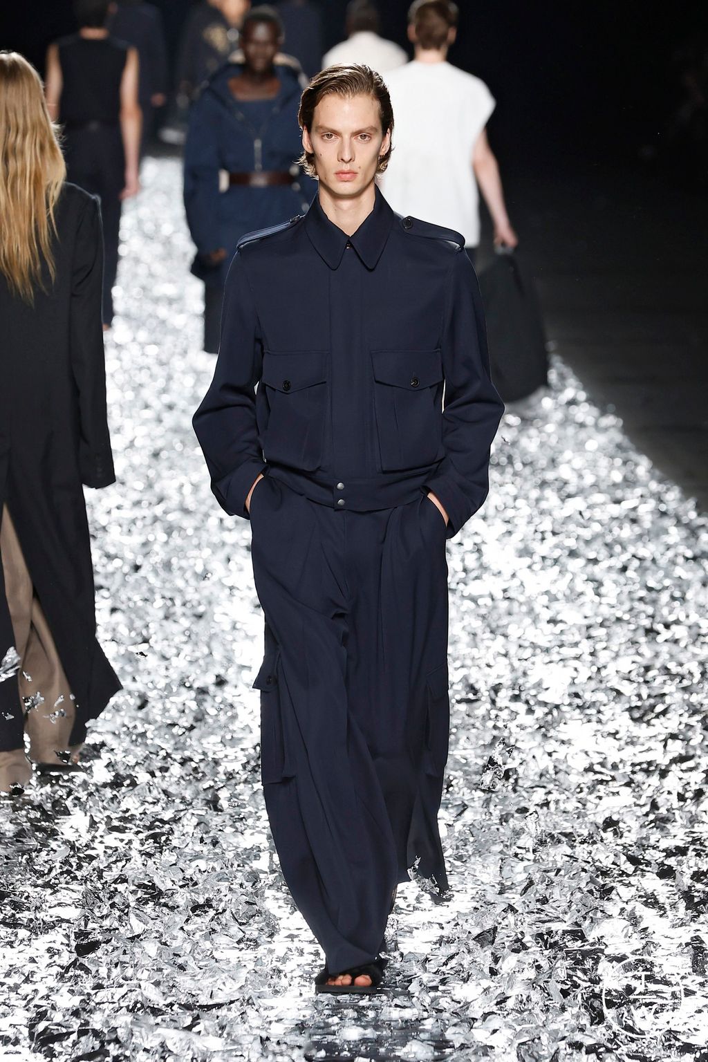 Fashion Week Paris Spring-Summer 2025 look 18 from the Dries Van Noten collection menswear