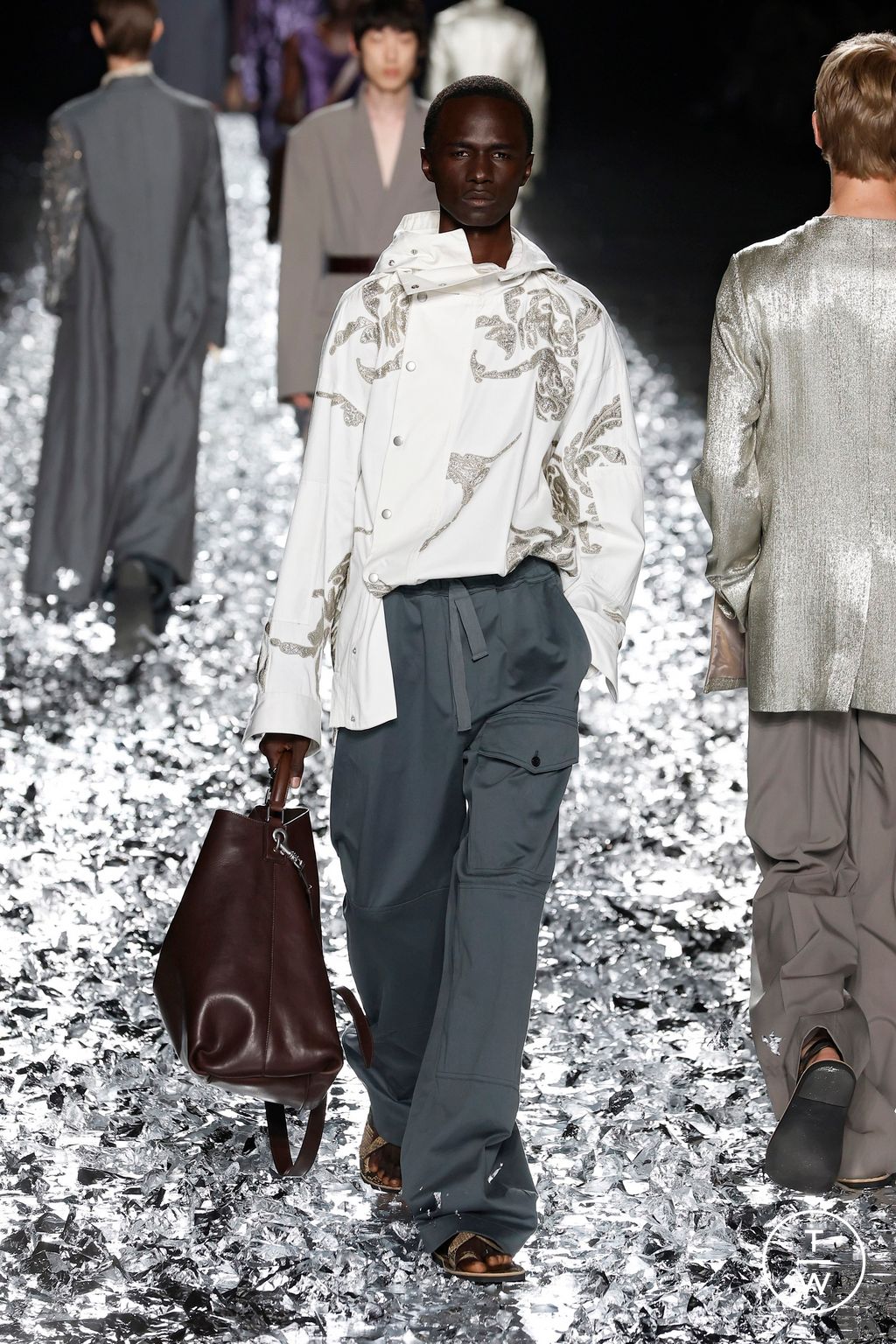 Fashion Week Paris Spring-Summer 2025 look 29 from the Dries Van Noten collection menswear