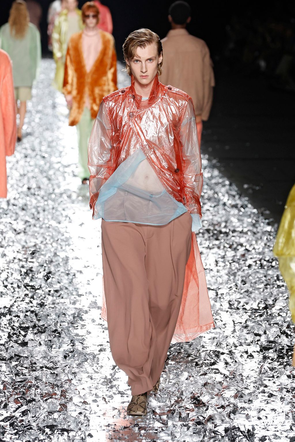 Fashion Week Paris Spring-Summer 2025 look 43 from the Dries Van Noten collection menswear