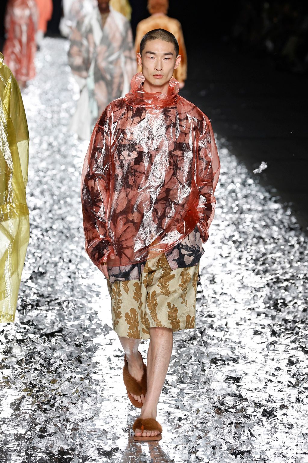 Fashion Week Paris Spring-Summer 2025 look 46 from the Dries Van Noten collection menswear
