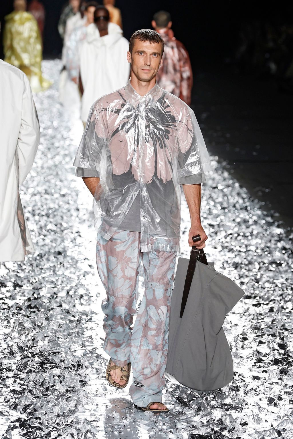 Fashion Week Paris Spring-Summer 2025 look 48 from the Dries Van Noten collection menswear