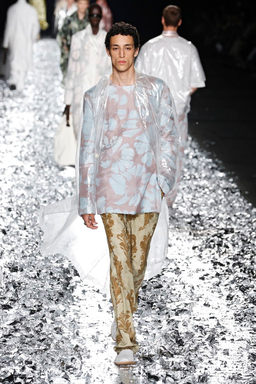 Fashion Week Paris Spring-Summer 2025 look 50 from the Dries Van Noten collection menswear