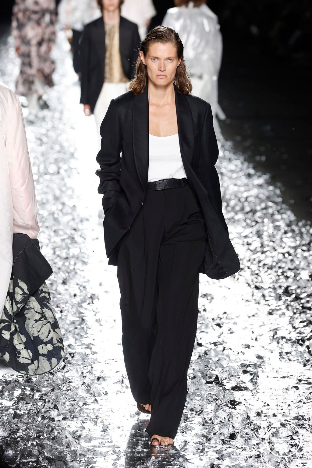 Fashion Week Paris Spring-Summer 2025 look 58 from the Dries Van Noten collection menswear