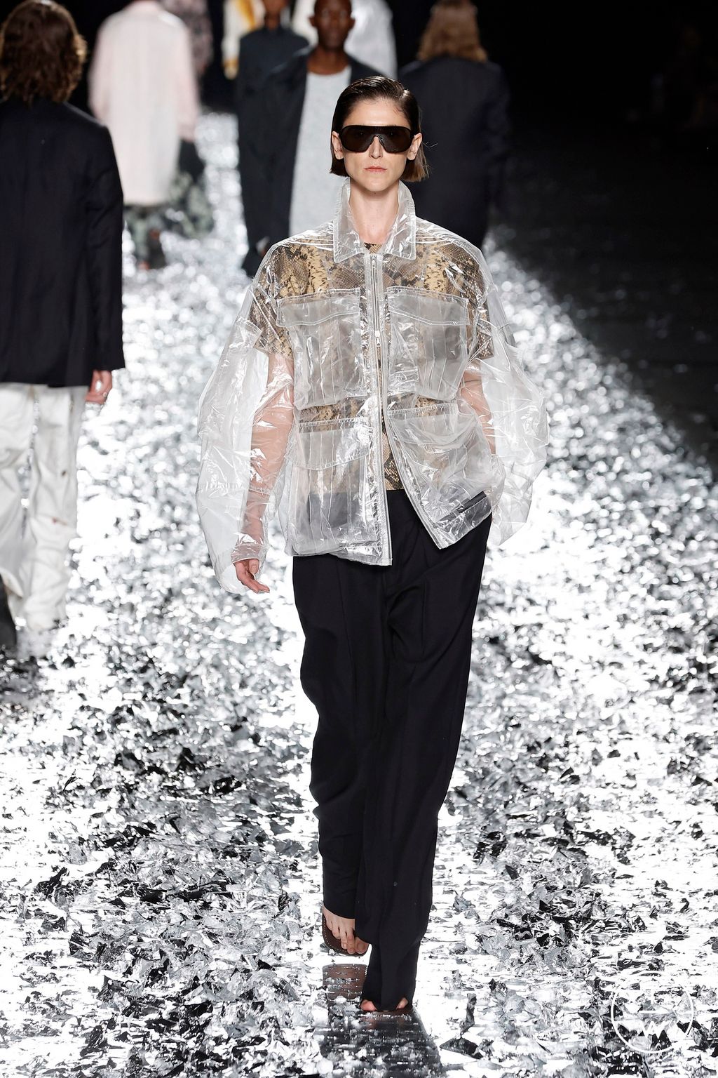 Fashion Week Paris Spring-Summer 2025 look 60 from the Dries Van Noten collection 男装