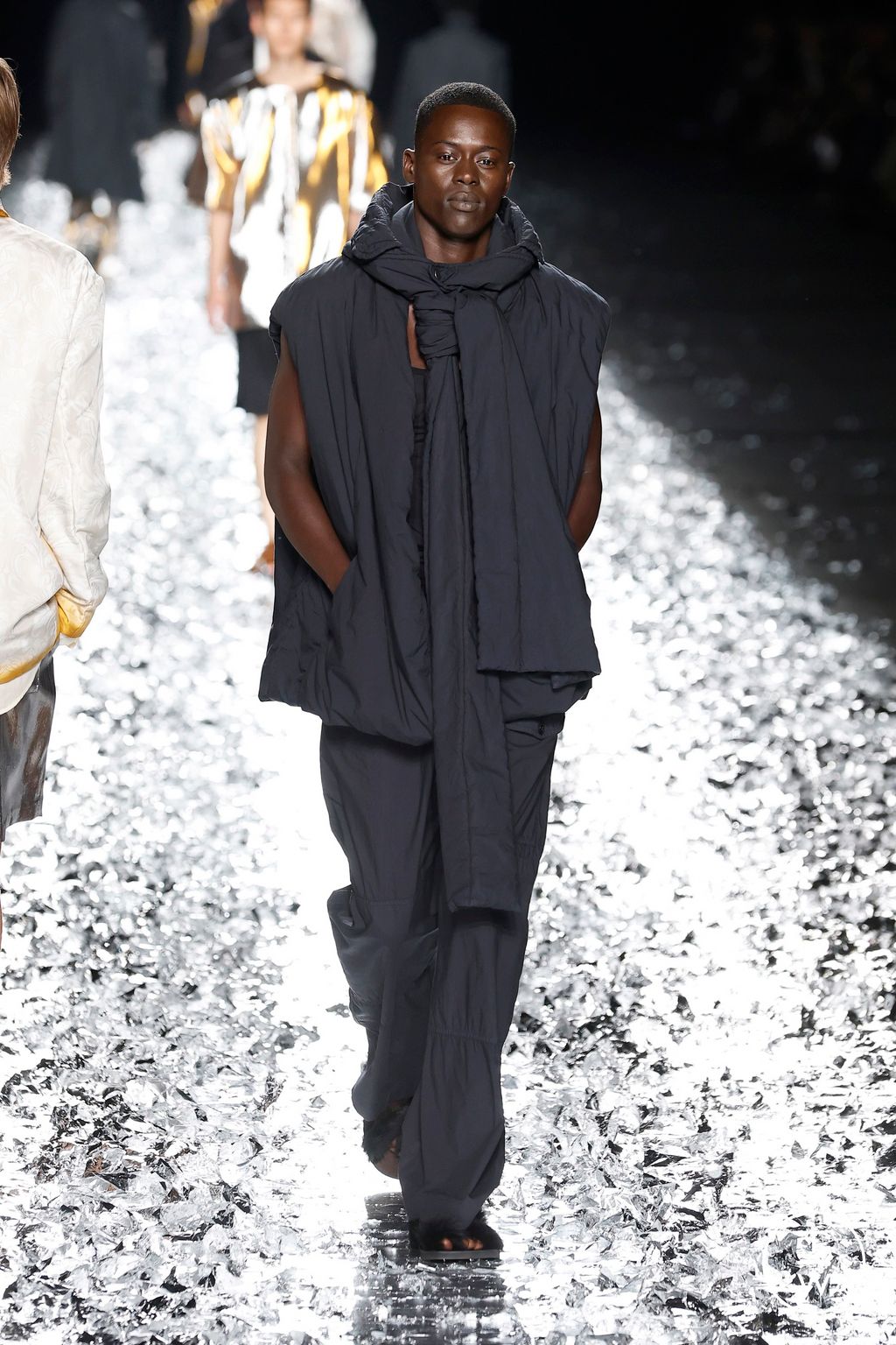 Fashion Week Paris Spring-Summer 2025 look 64 from the Dries Van Noten collection menswear