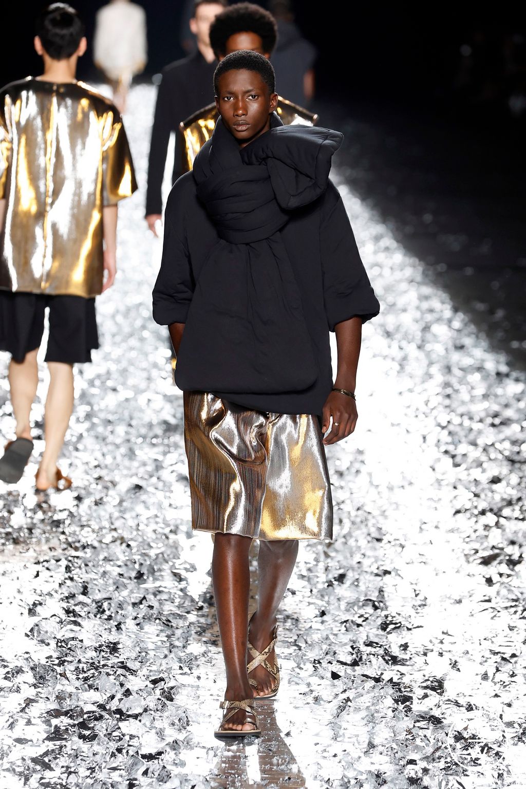 Fashion Week Paris Spring-Summer 2025 look 67 from the Dries Van Noten collection menswear