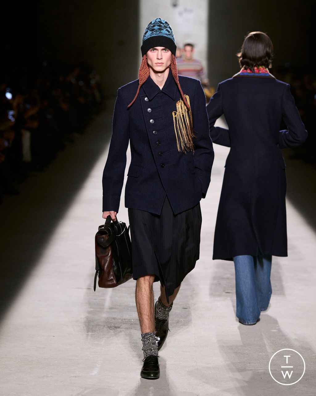 Fashion Week Paris Fall/Winter 2026 look 2 from the Dries Van Noten collection 男装