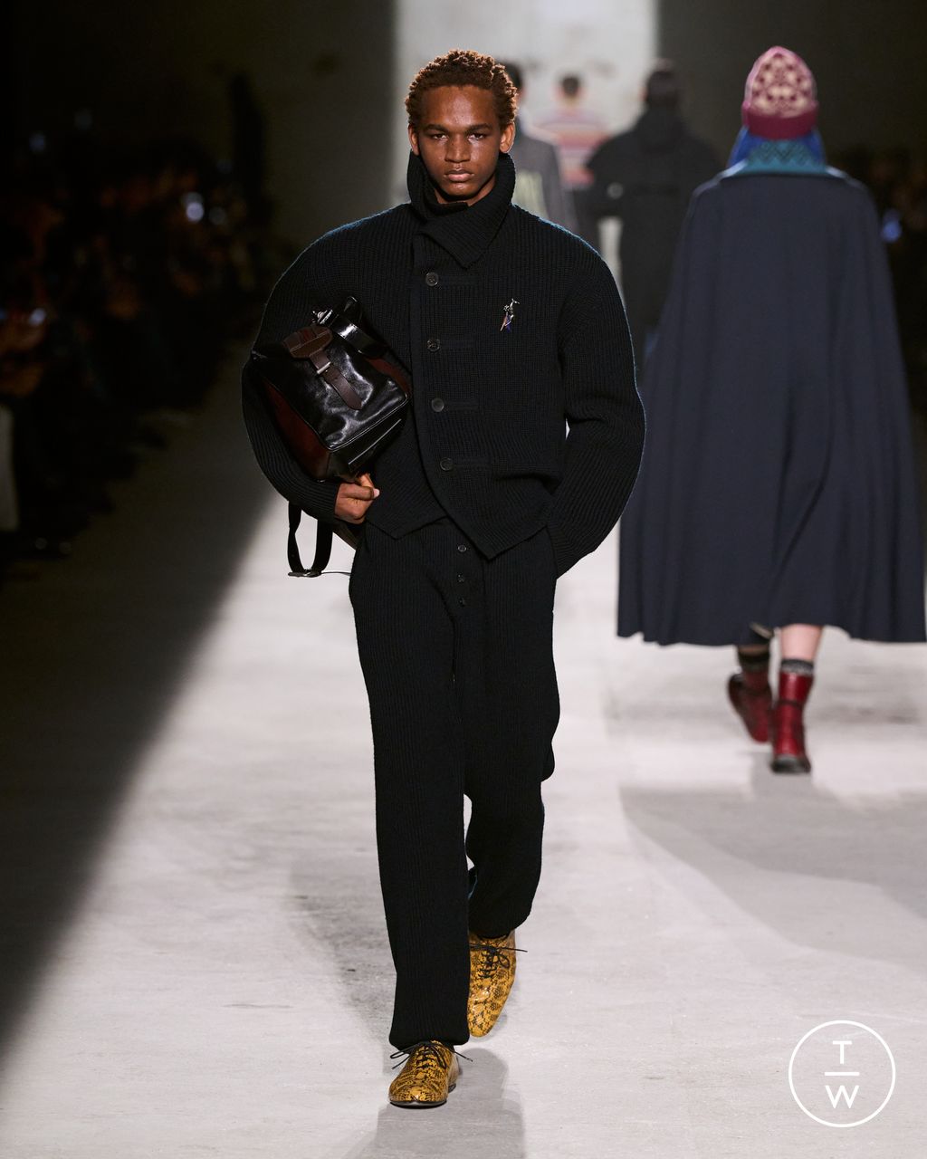 Fashion Week Paris Fall/Winter 2026 look 6 from the Dries Van Noten collection menswear