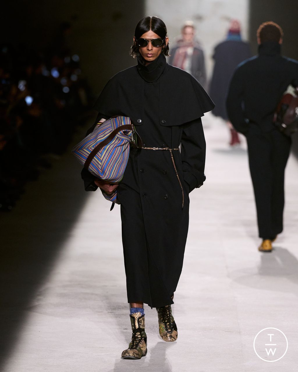 Fashion Week Paris Fall/Winter 2026 look 8 from the Dries Van Noten collection 男装