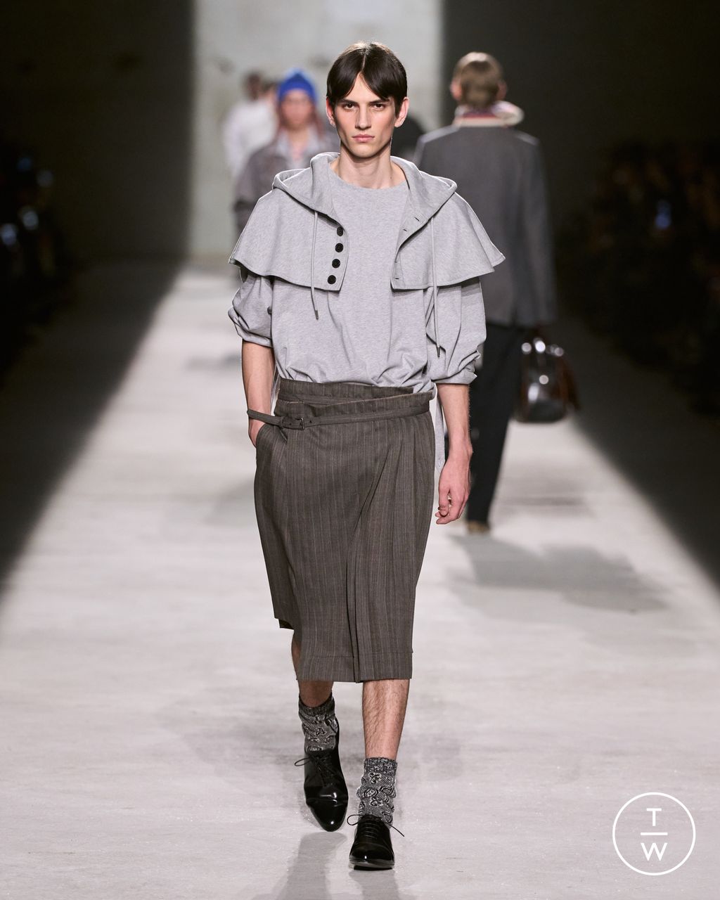 Fashion Week Paris Fall/Winter 2026 look 11 from the Dries Van Noten collection menswear