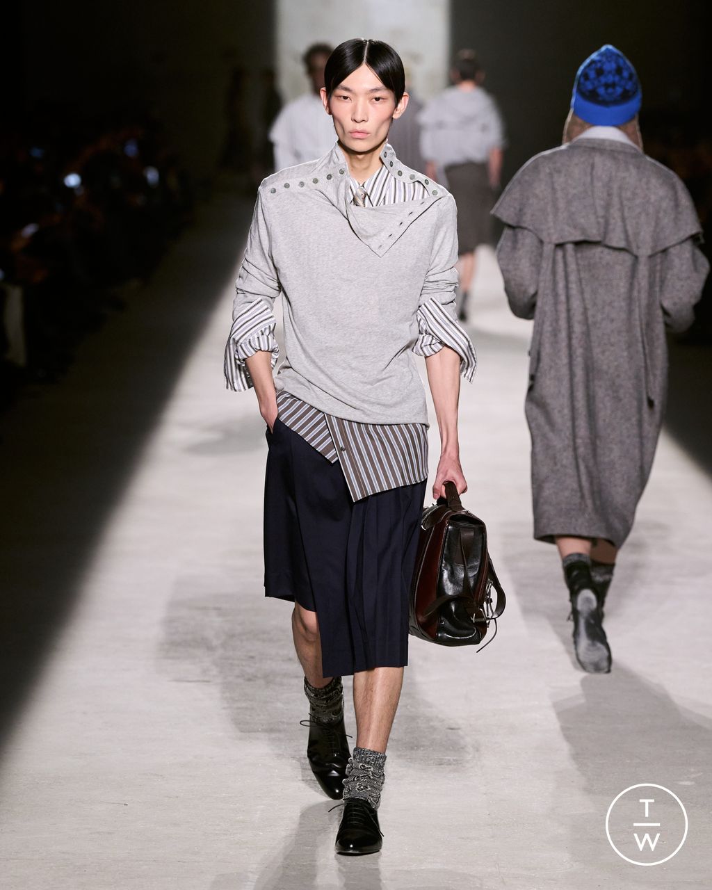 Fashion Week Paris Fall/Winter 2026 look 13 from the Dries Van Noten collection menswear