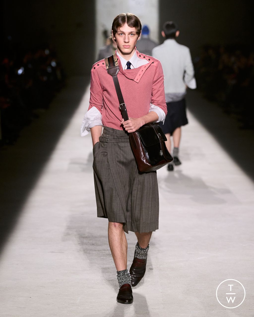 Fashion Week Paris Fall/Winter 2026 look 15 from the Dries Van Noten collection 男装