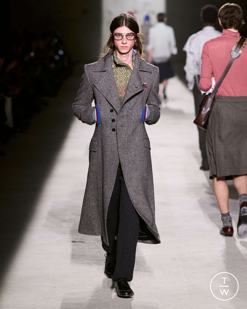Fashion Week Paris Fall/Winter 2026 look 16 from the Dries Van Noten collection menswear