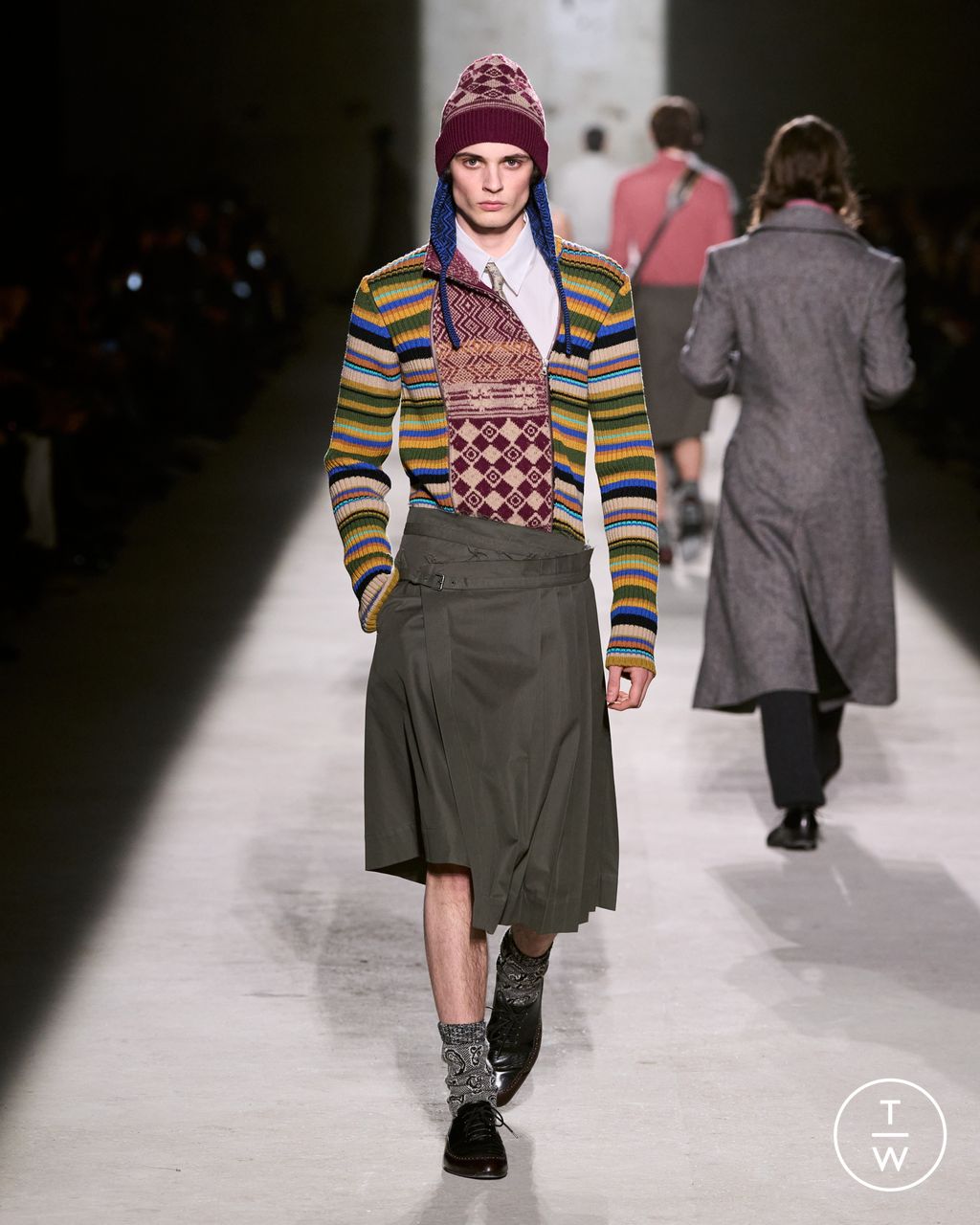 Fashion Week Paris Fall/Winter 2026 look 17 from the Dries Van Noten collection menswear