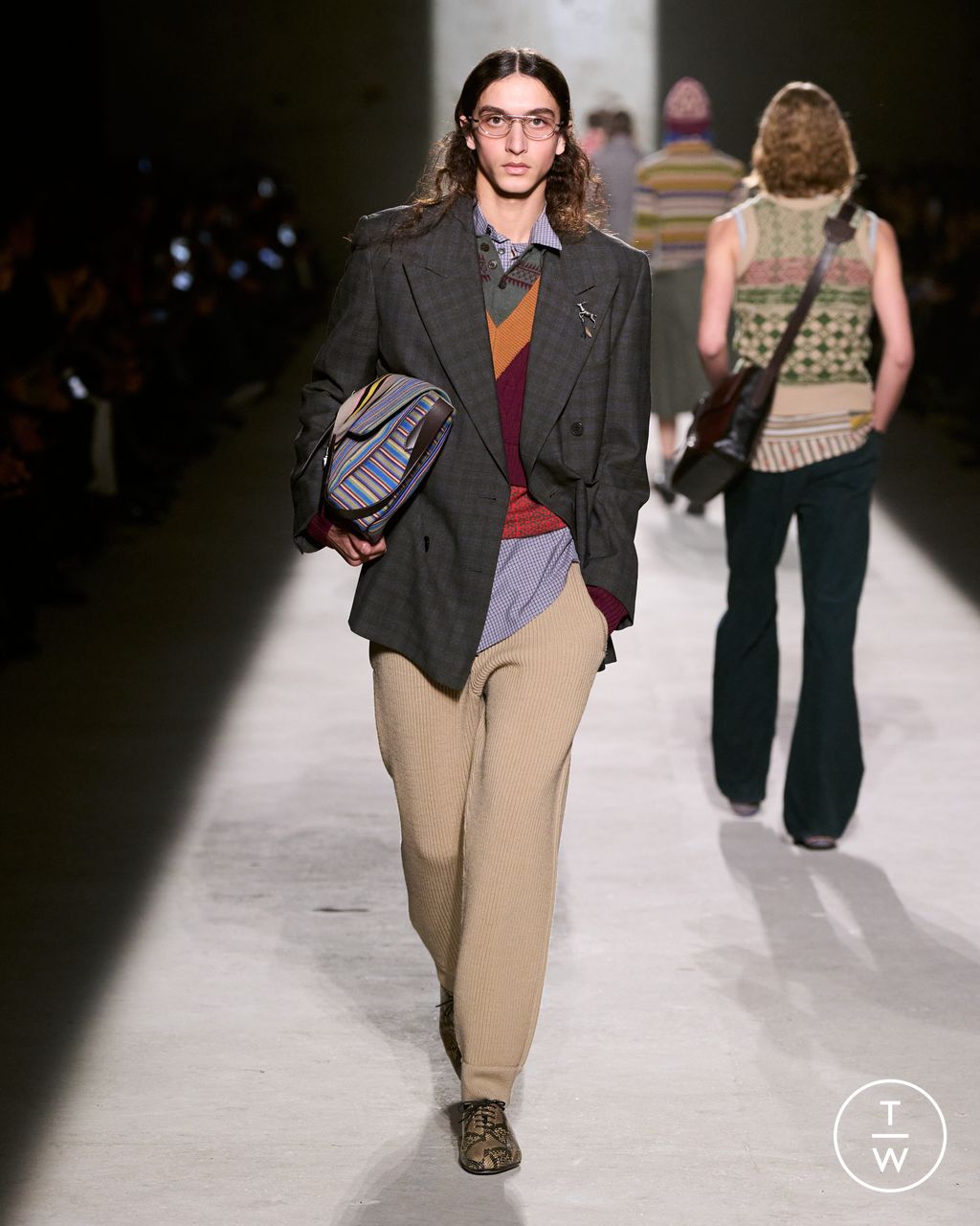 Fashion Week Paris Fall/Winter 2026 look 19 from the Dries Van Noten collection menswear