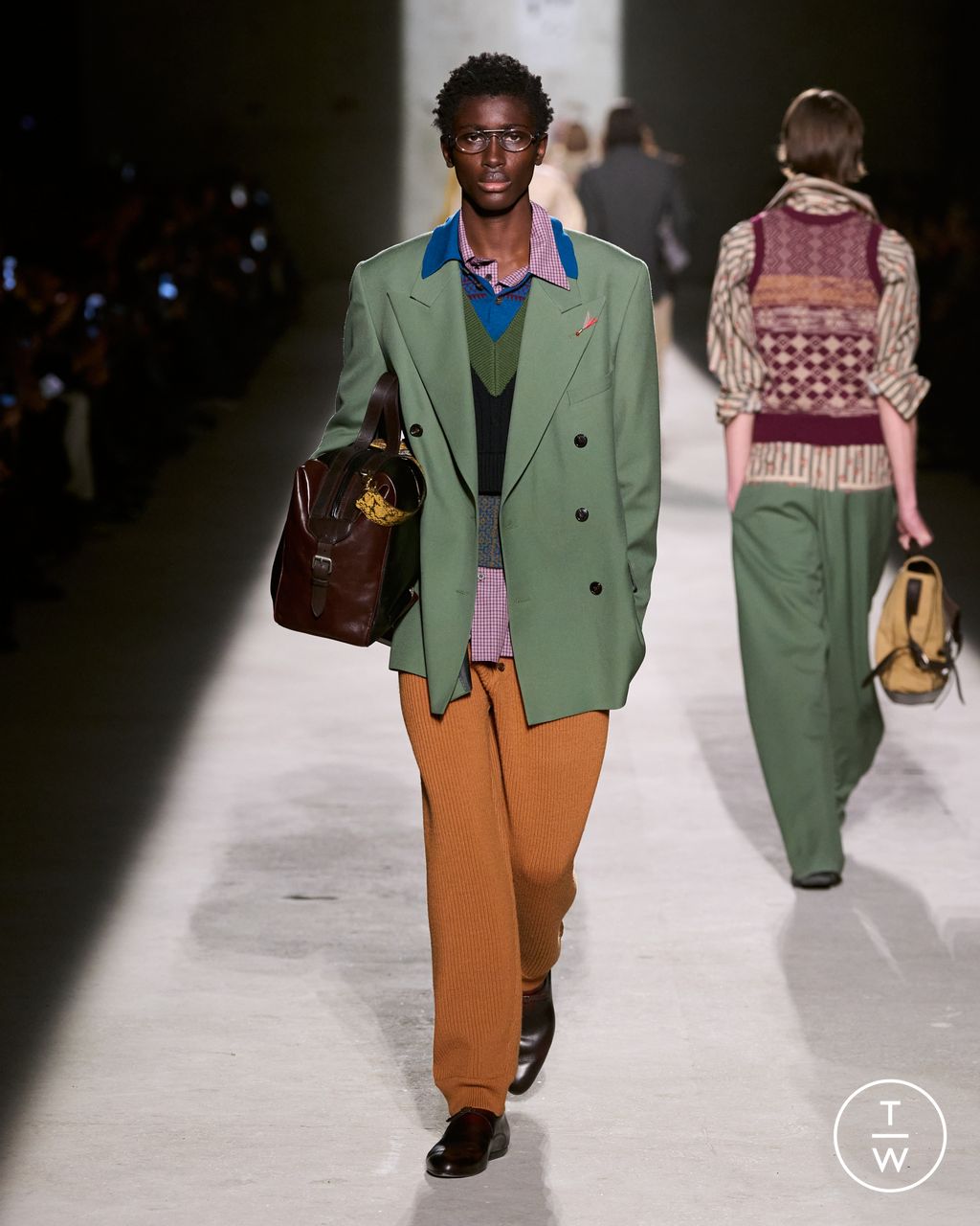 Fashion Week Paris Fall/Winter 2026 look 21 from the Dries Van Noten collection menswear