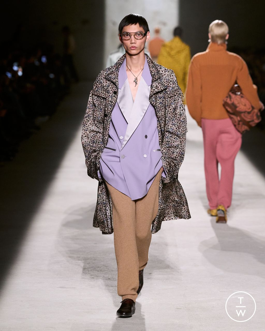 Fashion Week Paris Fall/Winter 2026 look 26 from the Dries Van Noten collection 男装