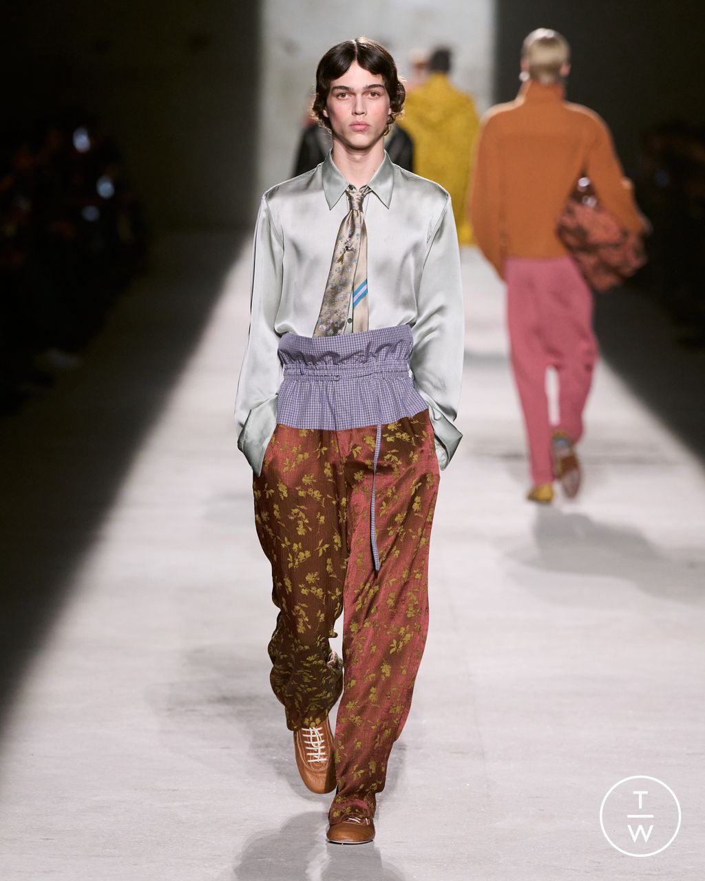 Fashion Week Paris Fall/Winter 2026 look 27 from the Dries Van Noten collection 男装