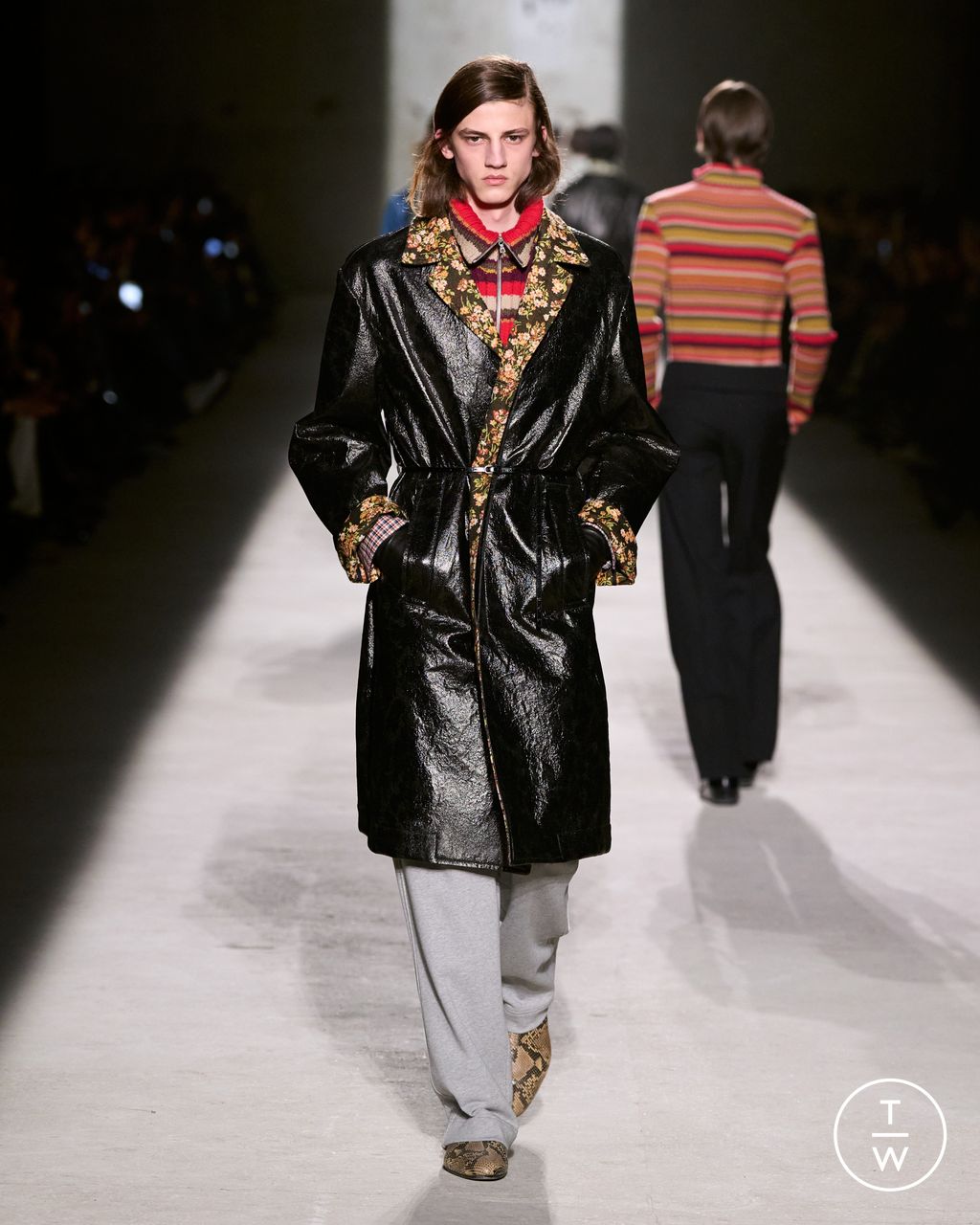 Fashion Week Paris Fall/Winter 2026 look 30 from the Dries Van Noten collection menswear