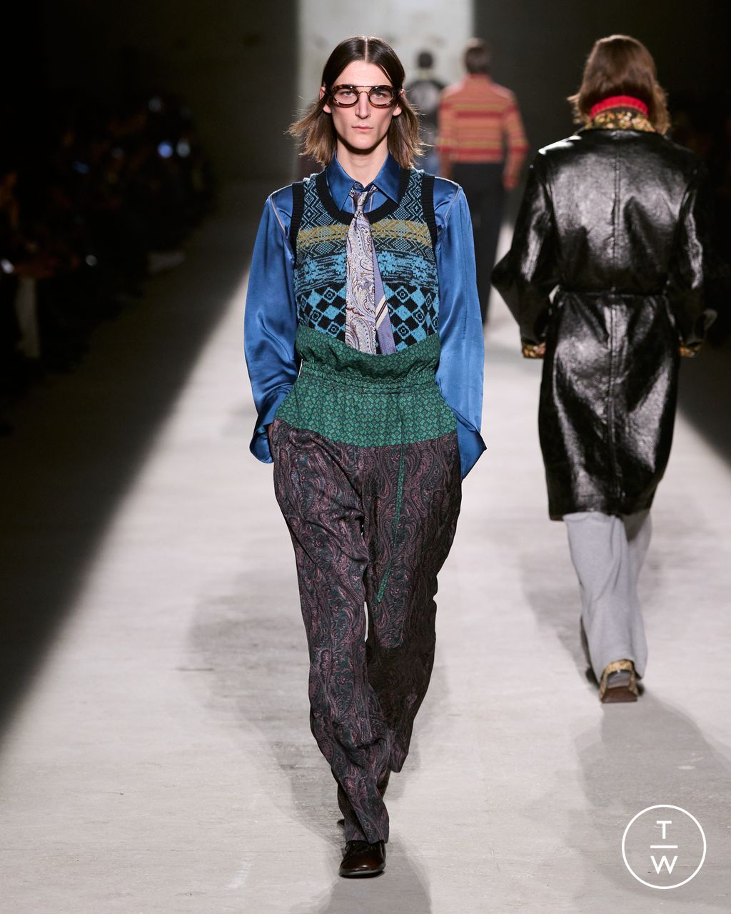 Fashion Week Paris Fall/Winter 2026 look 31 from the Dries Van Noten collection menswear