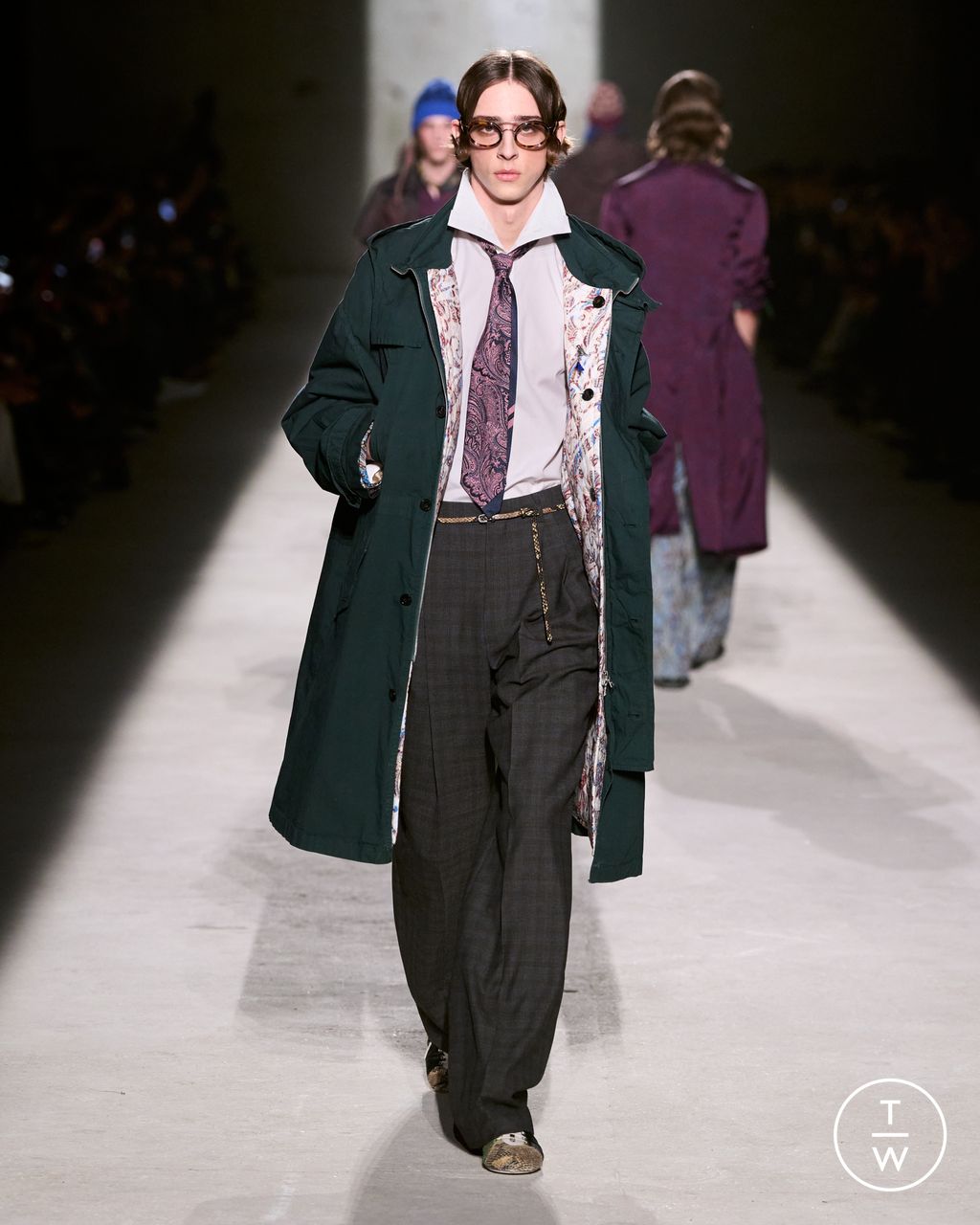 Fashion Week Paris Fall/Winter 2026 look 34 from the Dries Van Noten collection 男装