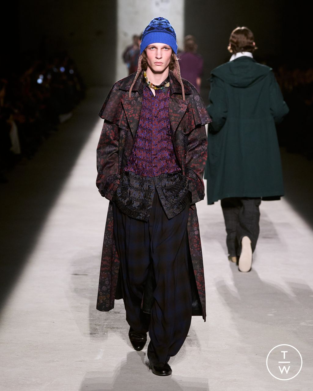Fashion Week Paris Fall/Winter 2026 look 35 from the Dries Van Noten collection 男装