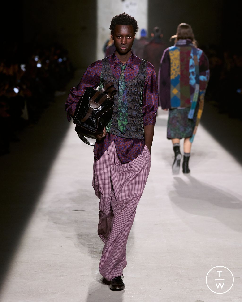 Fashion Week Paris Fall/Winter 2026 look 38 from the Dries Van Noten collection menswear