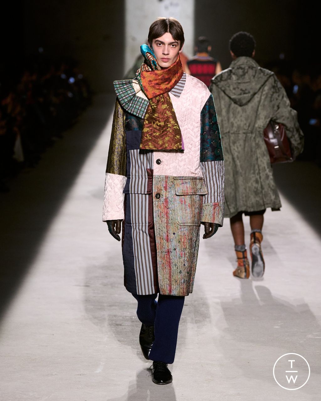 Fashion Week Paris Fall/Winter 2026 look 47 from the Dries Van Noten collection 男装