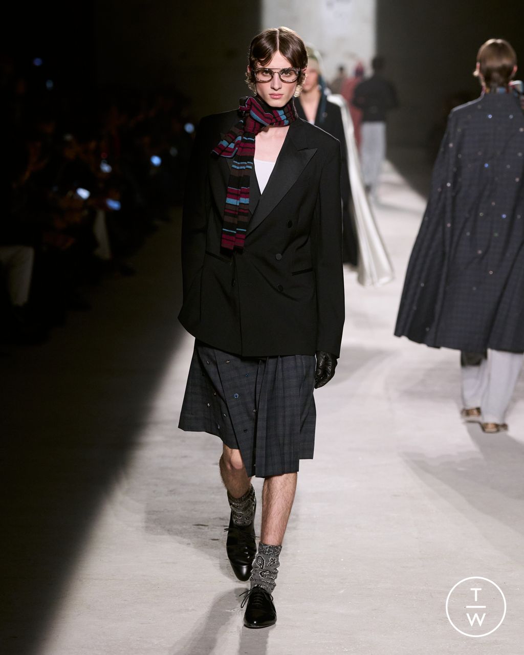 Fashion Week Paris Fall/Winter 2026 look 63 from the Dries Van Noten collection menswear