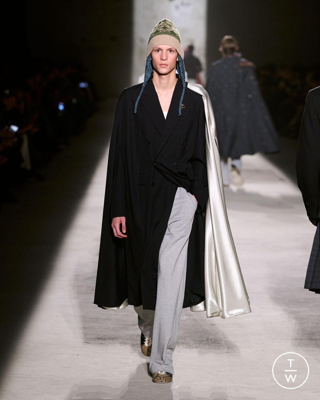 Fashion Week Paris Fall/Winter 2026 look 64 from the Dries Van Noten collection 男装