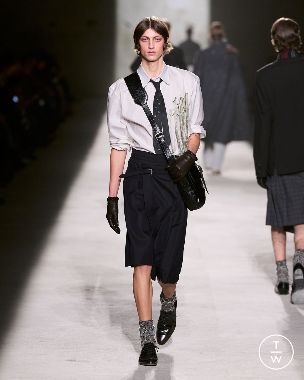 Fashion Week Paris Fall/Winter 2026 look 65 from the Dries Van Noten collection 男装