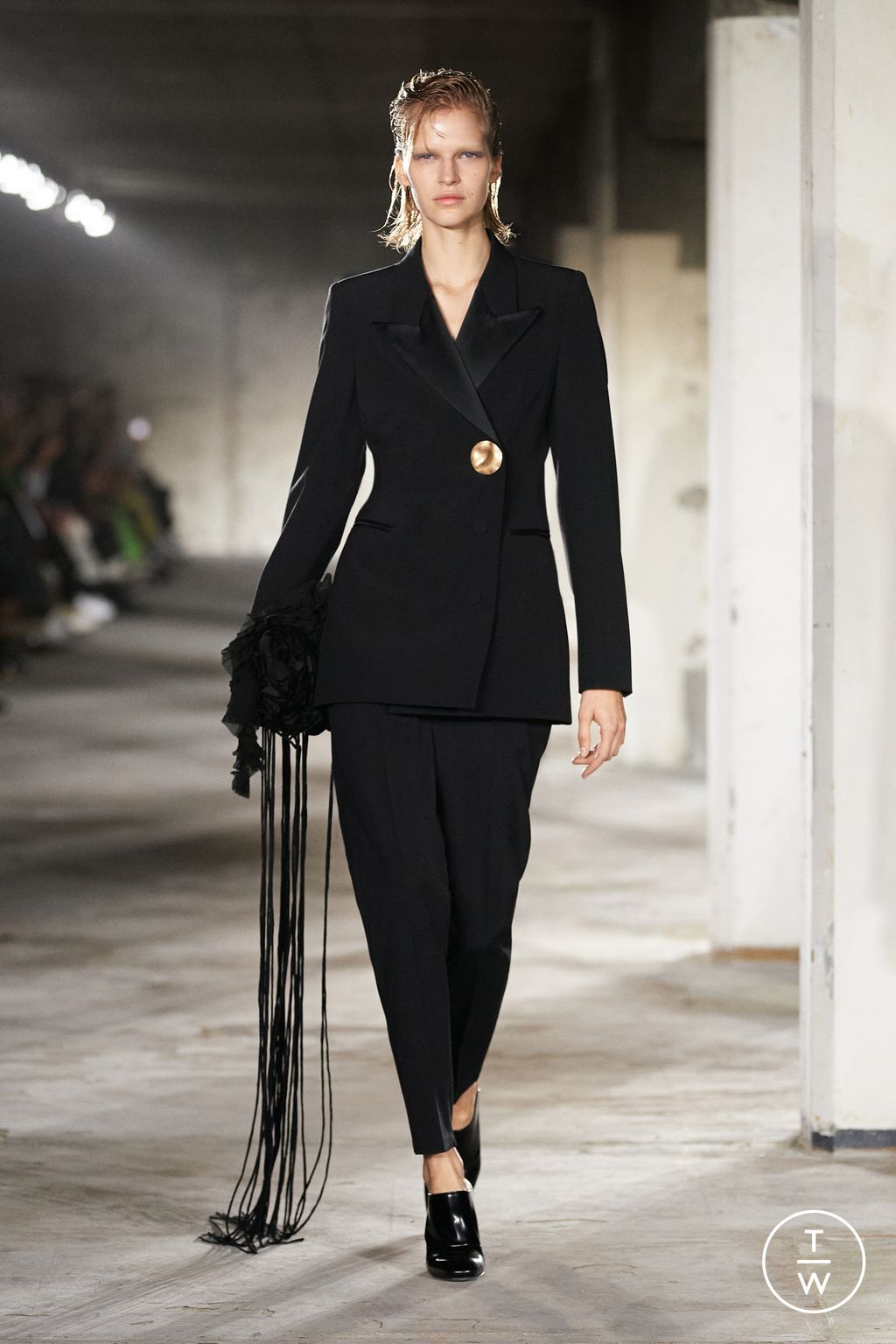 Fashion Week Paris Spring/Summer 2023 look 6 de la collection Dries Van Noten womenswear