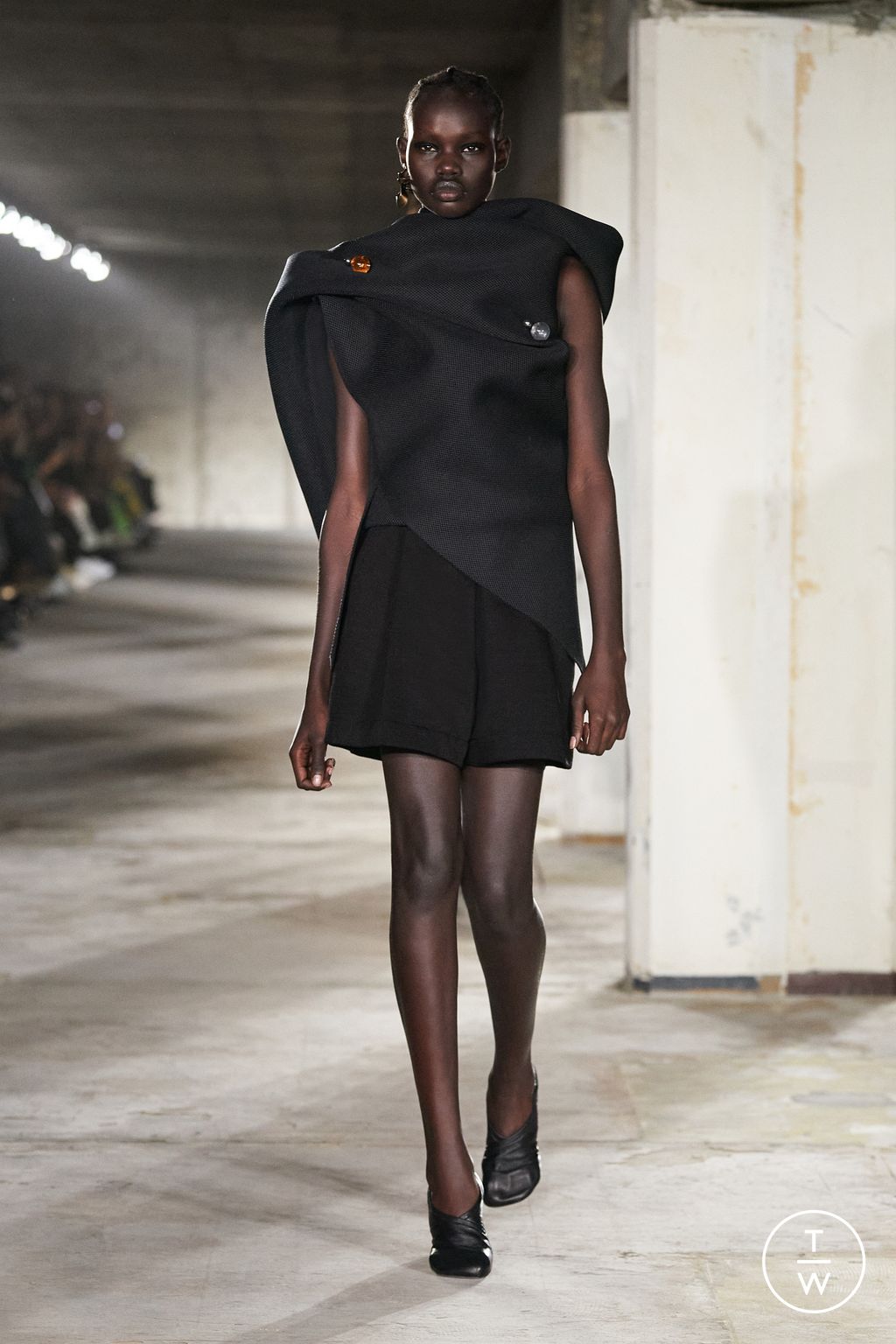 Fashion Week Paris Spring/Summer 2023 look 7 from the Dries Van Noten collection womenswear