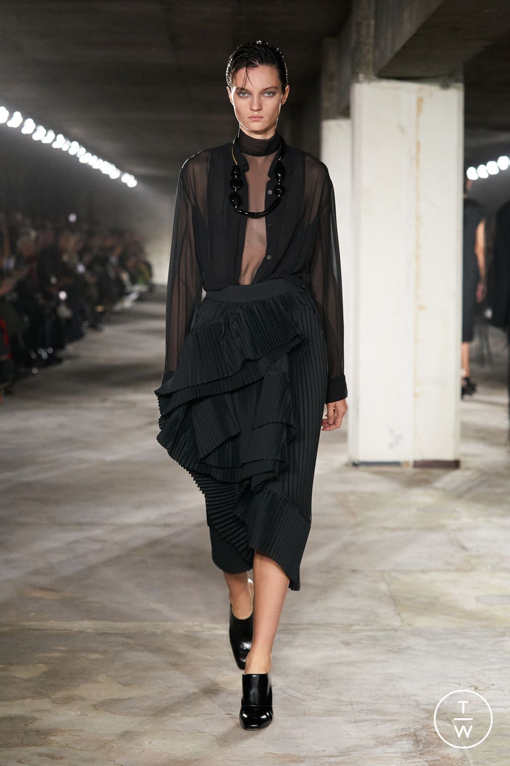 Fashion Week Paris Spring/Summer 2023 look 12 from the Dries Van Noten collection 女装
