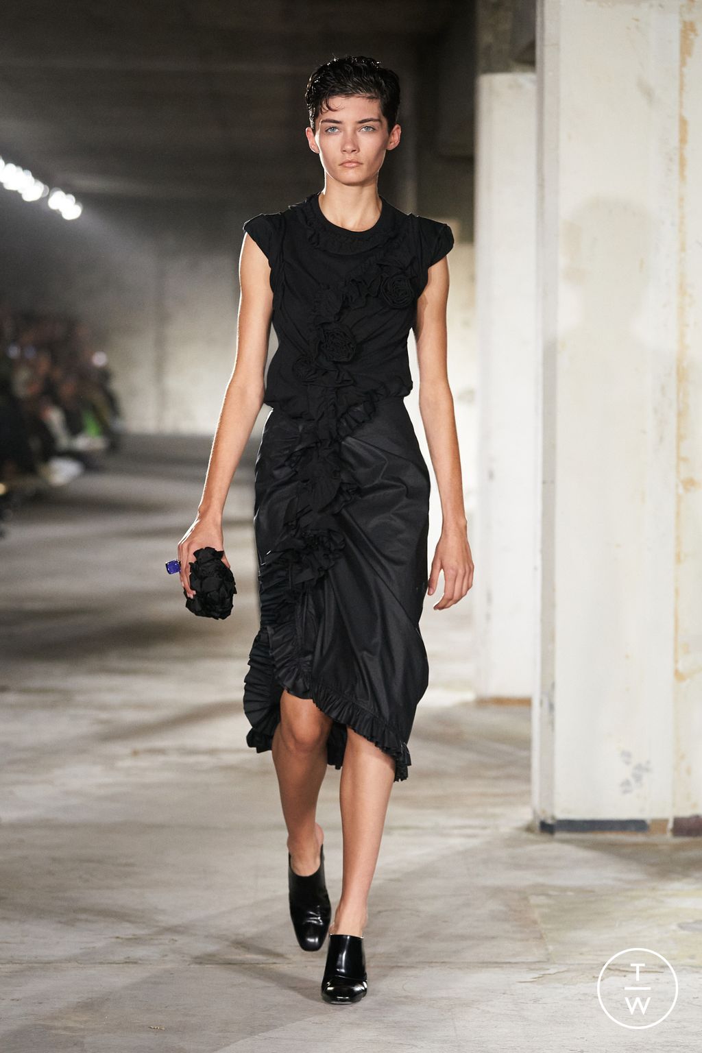 Fashion Week Paris Spring/Summer 2023 look 18 from the Dries Van Noten collection womenswear