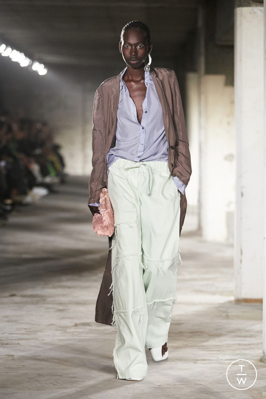 Fashion Week Paris Spring/Summer 2023 look 24 from the Dries Van Noten collection 女装