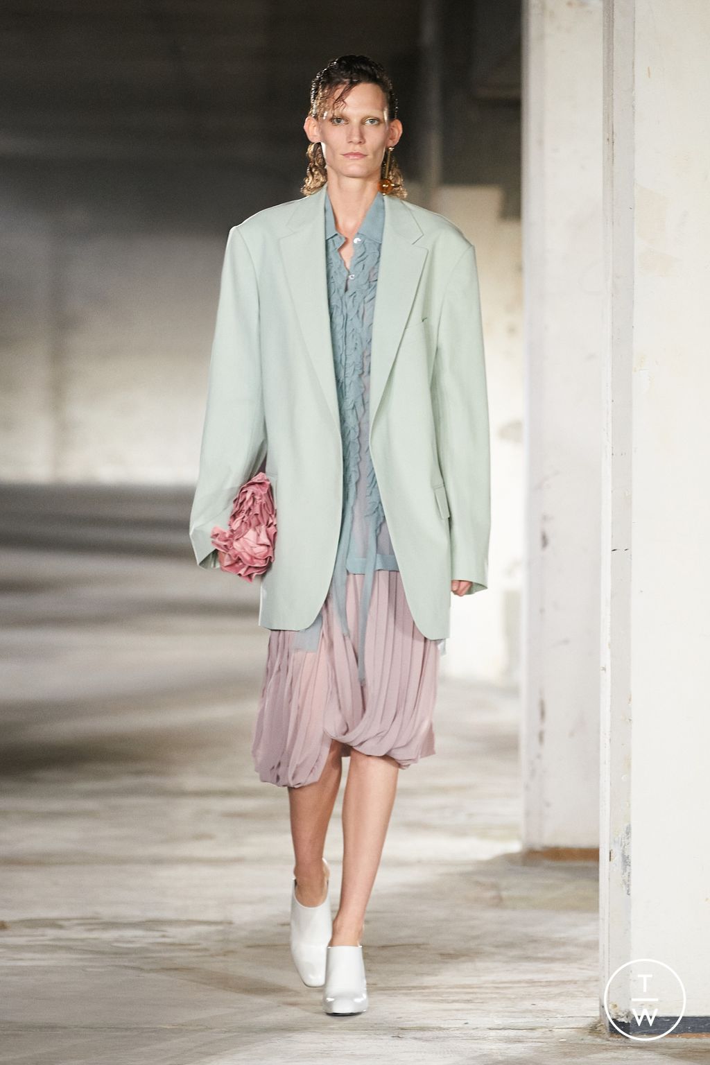 Fashion Week Paris Spring/Summer 2023 look 25 from the Dries Van Noten collection 女装